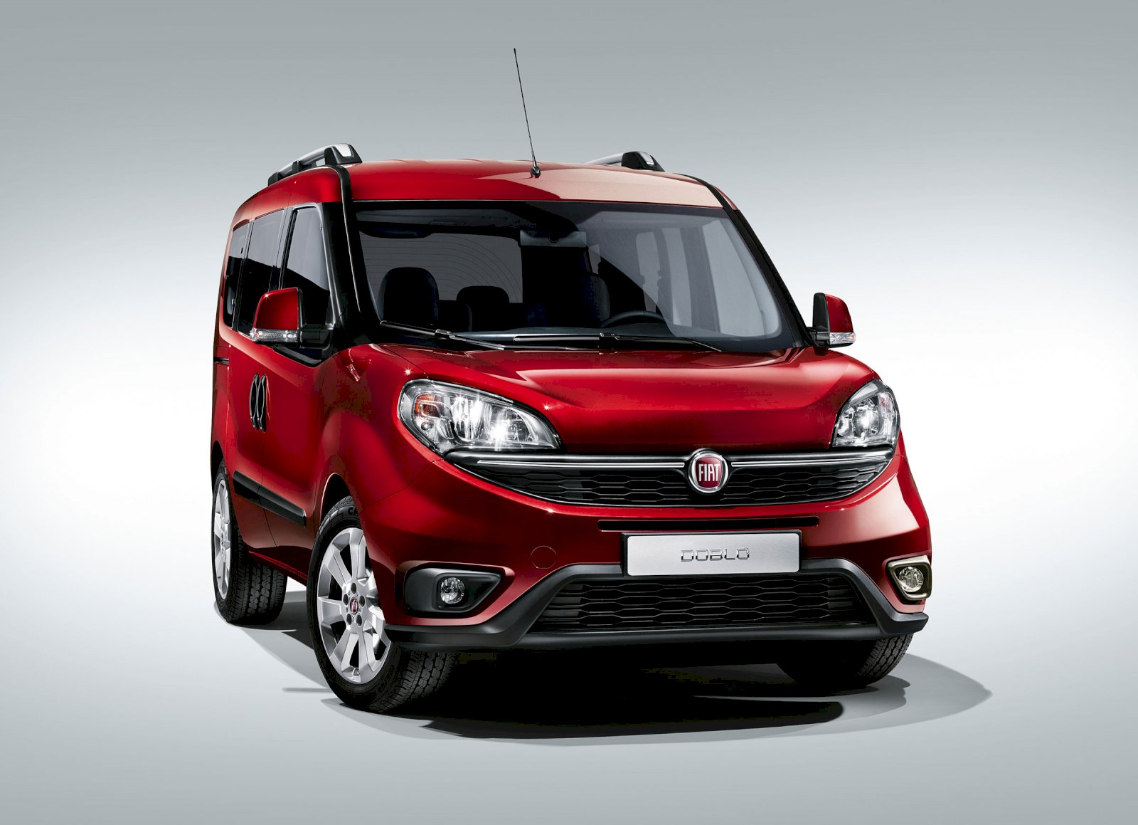 FİAT DOBLO ÖN CAM 4500 TL