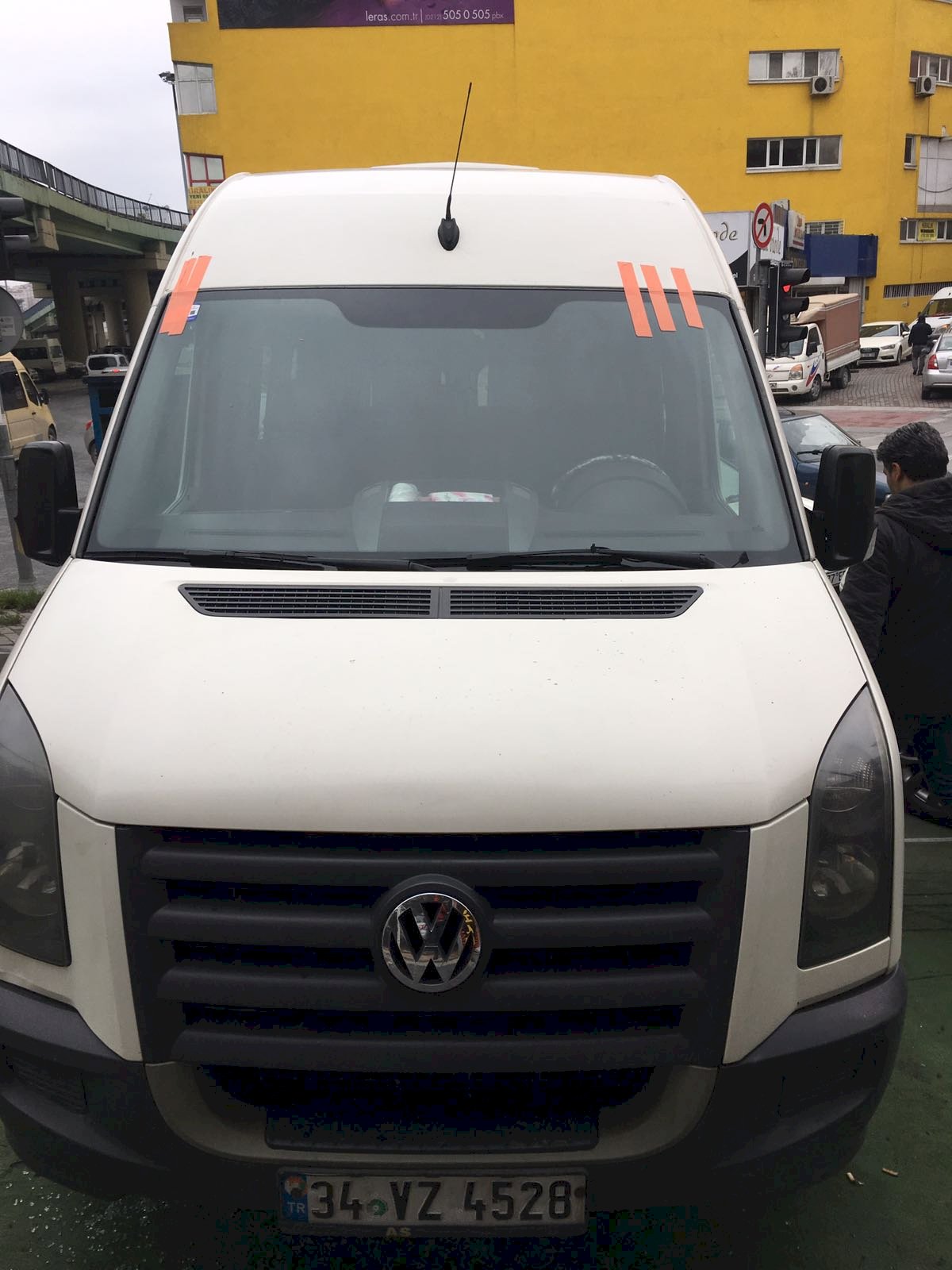 VOLKSWAGEN CRAFTER ISITMALI ÖN CAM 5600 TL