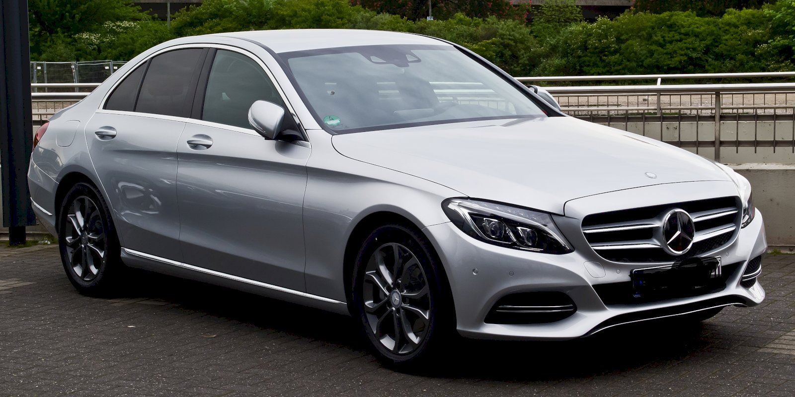 MERCEDES W205 ORJİNAL ÖN CAM 13000 TL İMZALI SERİ