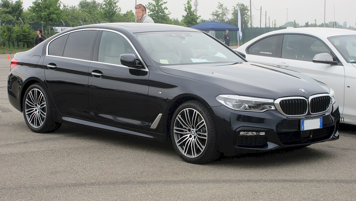 BMW G30 ORJİNAL ÖN CAM 9000 TL İMZALI SERİ
